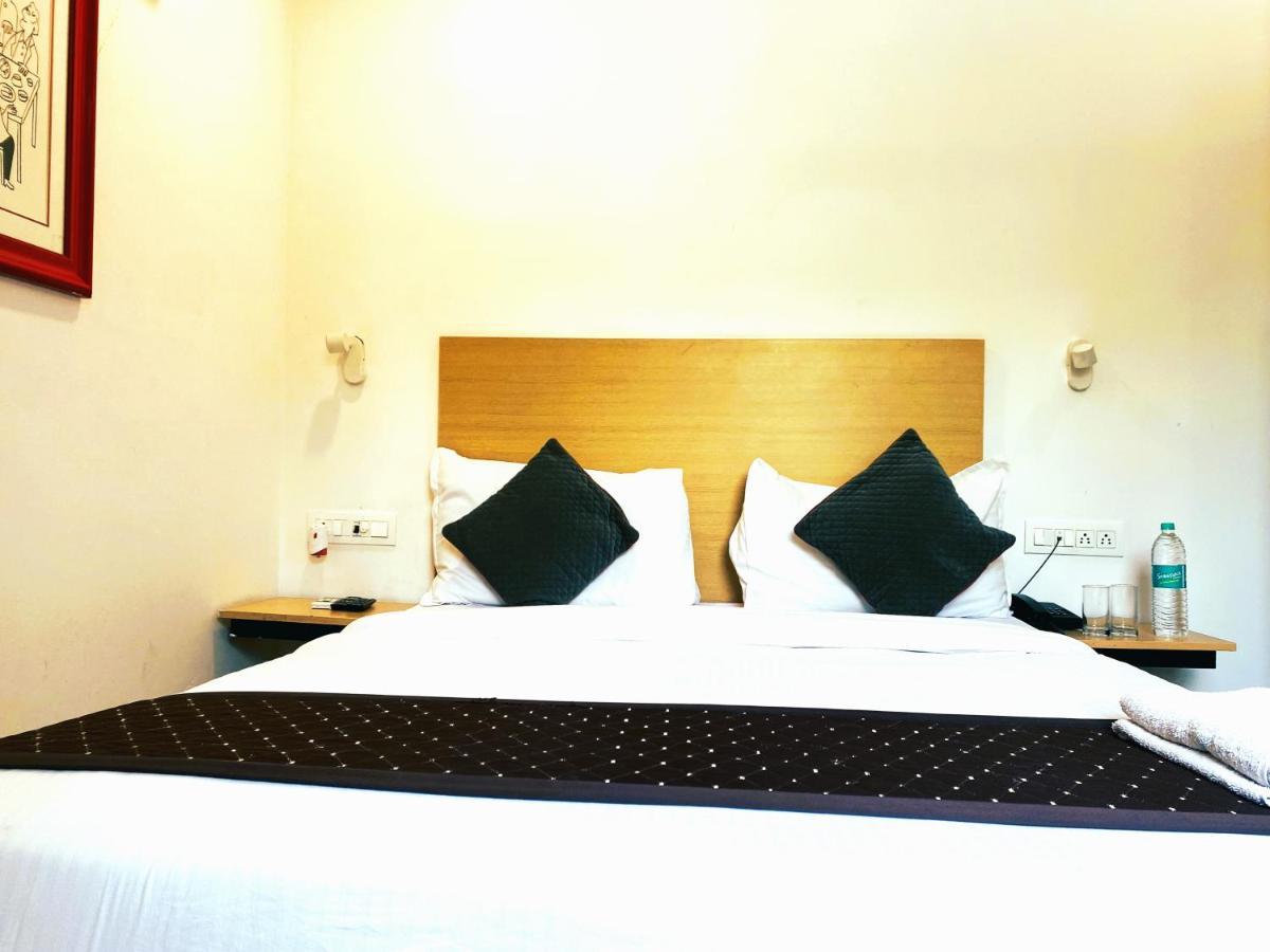 Qotel Hotel Ip Residency East Delhi Preet Vihar Нью-Дели Экстерьер фото