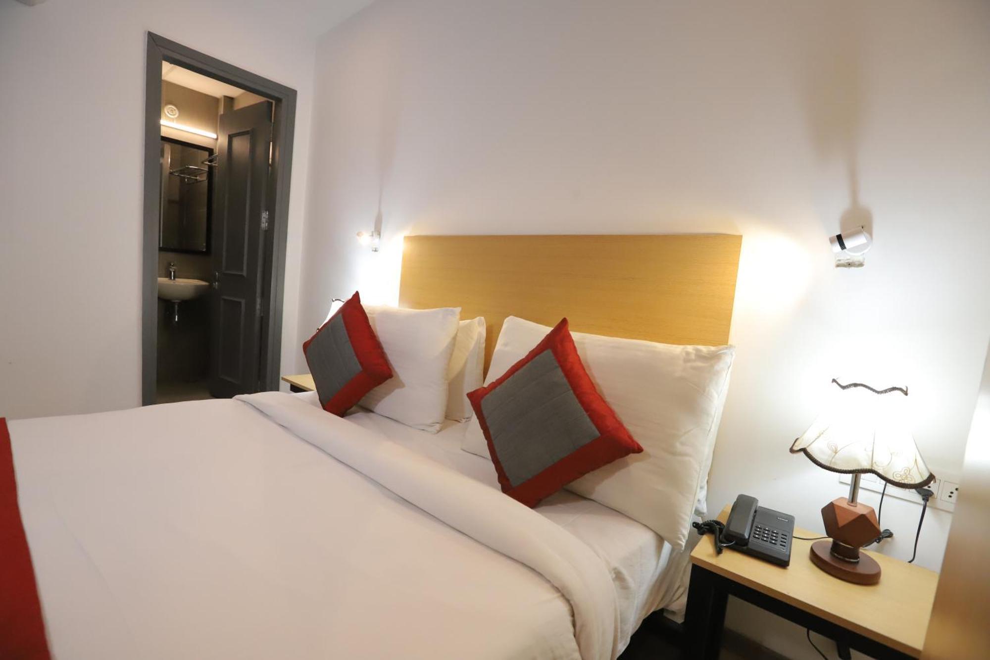 Qotel Hotel Ip Residency East Delhi Preet Vihar Нью-Дели Экстерьер фото