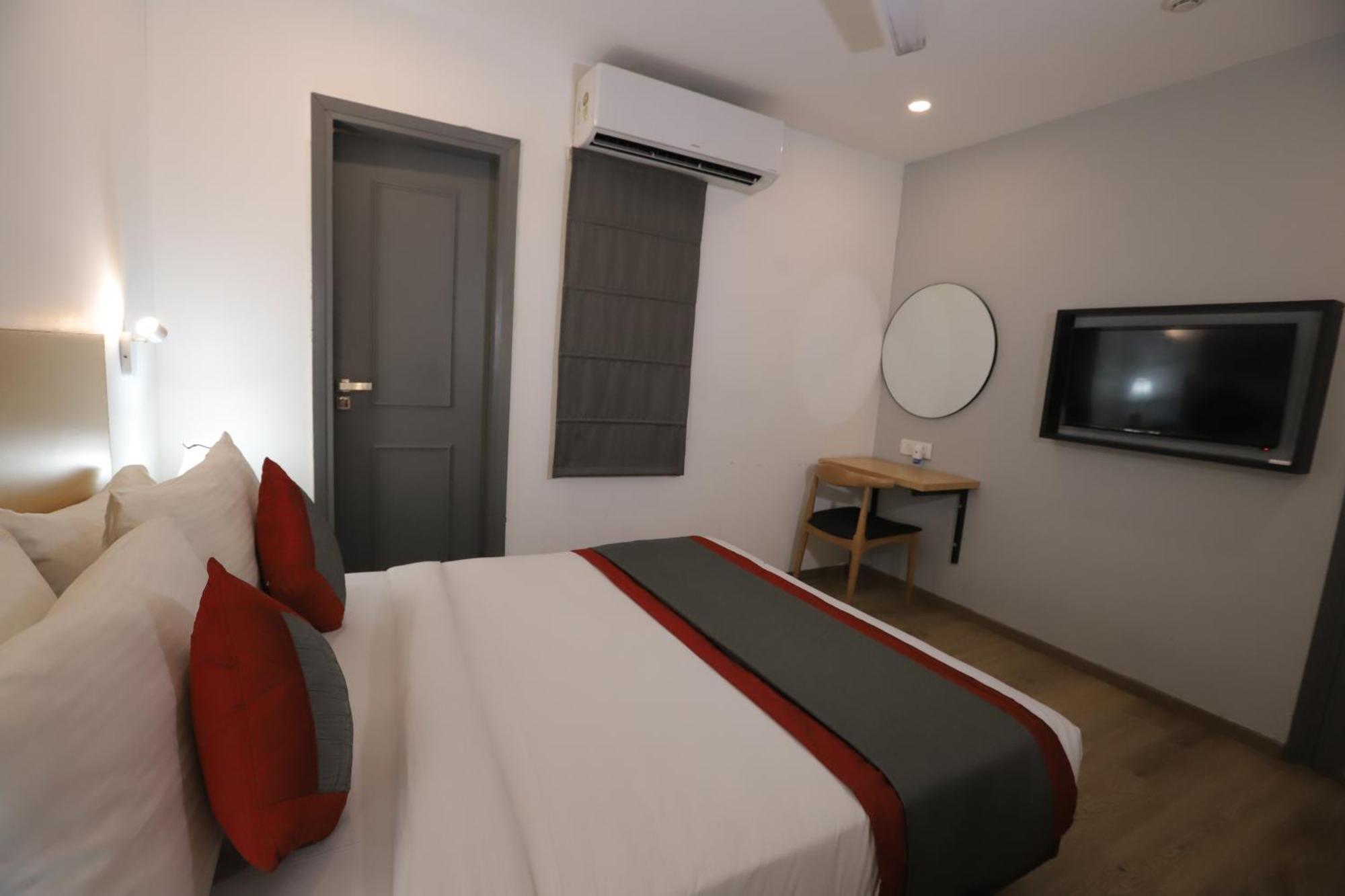 Qotel Hotel Ip Residency East Delhi Preet Vihar Нью-Дели Экстерьер фото